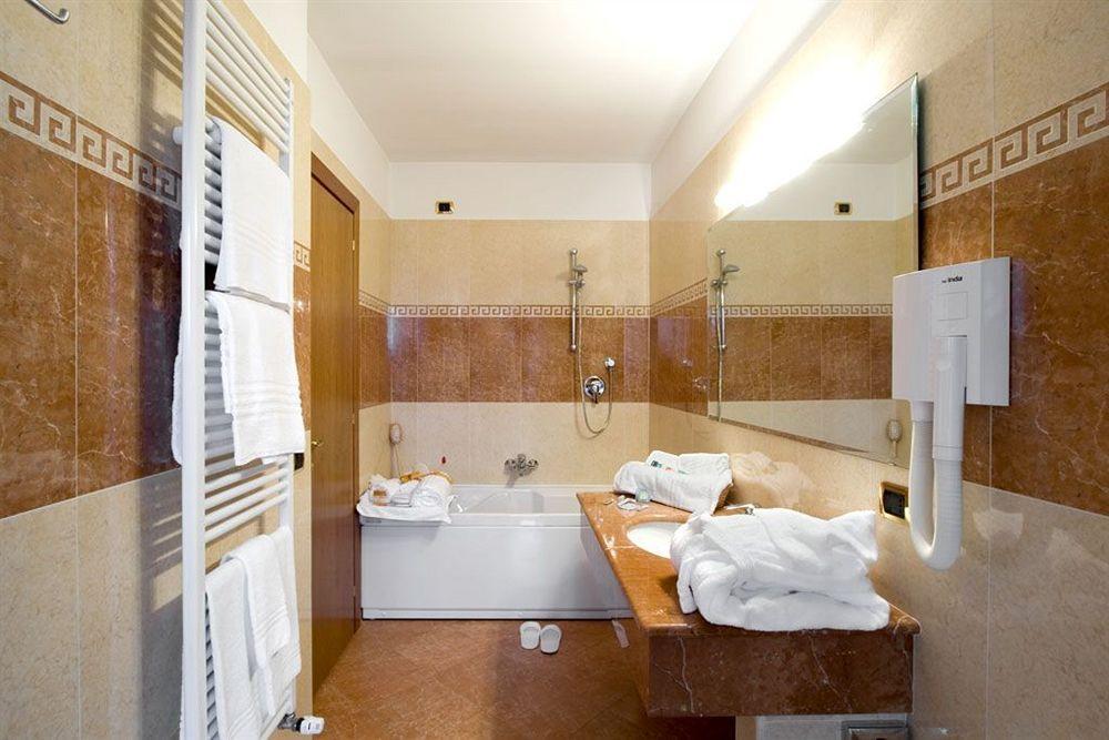 Hotel Londra Alessandria Exterior foto