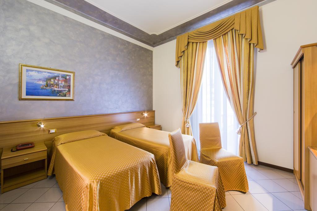 Hotel Londra Alessandria Exterior foto