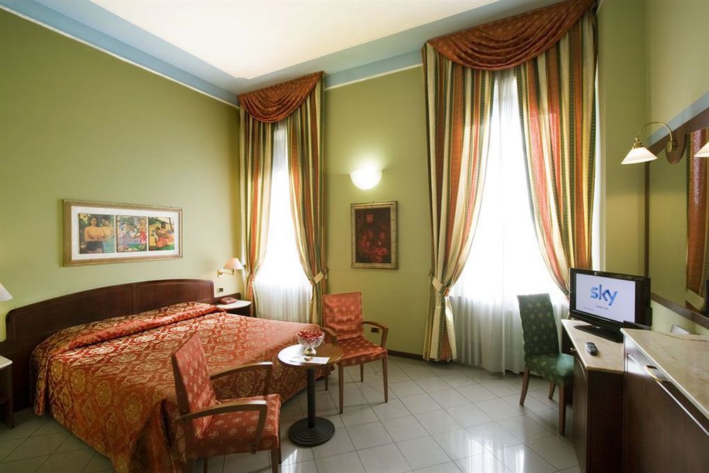 Hotel Londra Alessandria Exterior foto